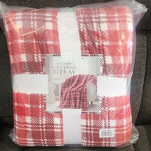 Red and White Plaid Cozy Plush Throw